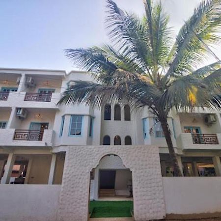 Hotel Pajaros Blu กาลังกูติ ภายนอก รูปภาพ